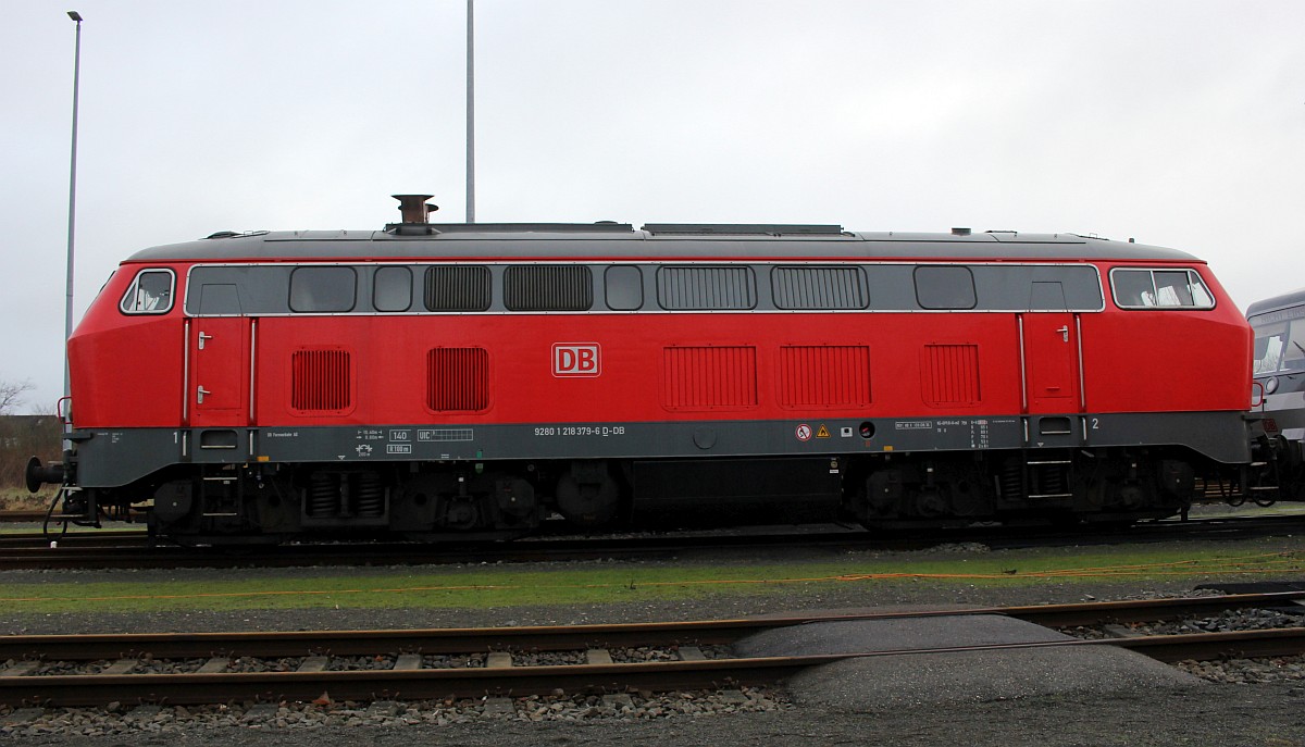 DB 218 379-6(REV/HB X/09.08.16) stand auch am Bw in Niebüll 05.01.2019