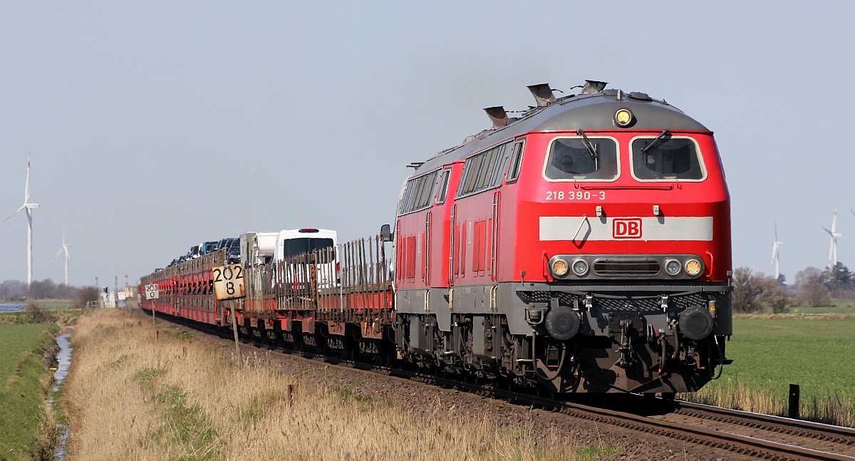 DB 218 390-3 und 218 837-3 mit SyltShuttle nach Niebüll. Bü Triangel 18.04.2021