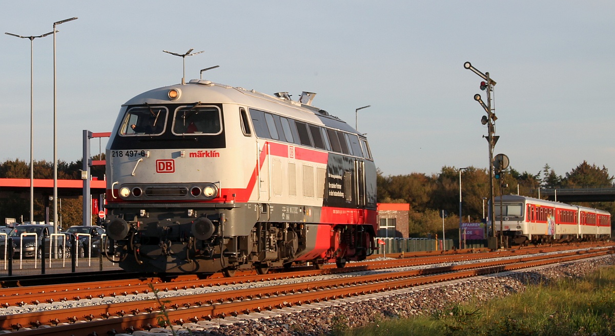 DB 218 497-1, REV/BCS X/28.05.21, Einfahrt Niebll am 09.10.2021 