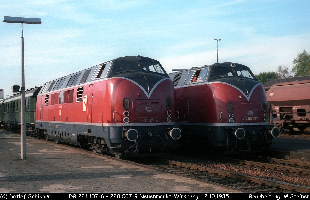 DB 221 107-6 + 220 007-9 Neuenmarkt-Wirsberg 12.10.1985(DigiScan 032)
