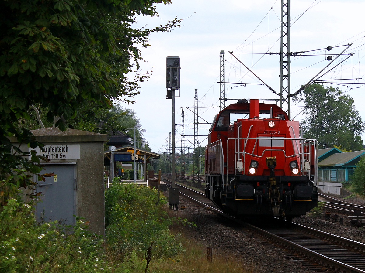 DB 261 035-0 solo auf dem Weg nach Flensburg-Weiche aufgenommen am Bü Karpfenteich in Schleswig(Km 138,559). 20.08.2013