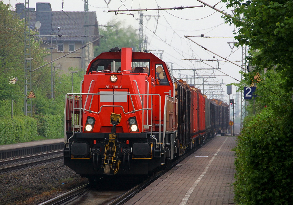 DB 261 098-8 verlässt hier mit dem EK 53xxx Jübek Richtung Neumünster. 07.05.2014
