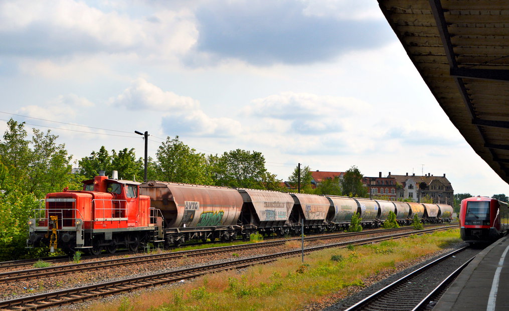 DB 363 165 auf Rangierfahrt von Bioethanol zum Gbf Zeitz, am 17.05.2020. Gesteuert wird die Lokomotive per Funkfernsteuerung.
