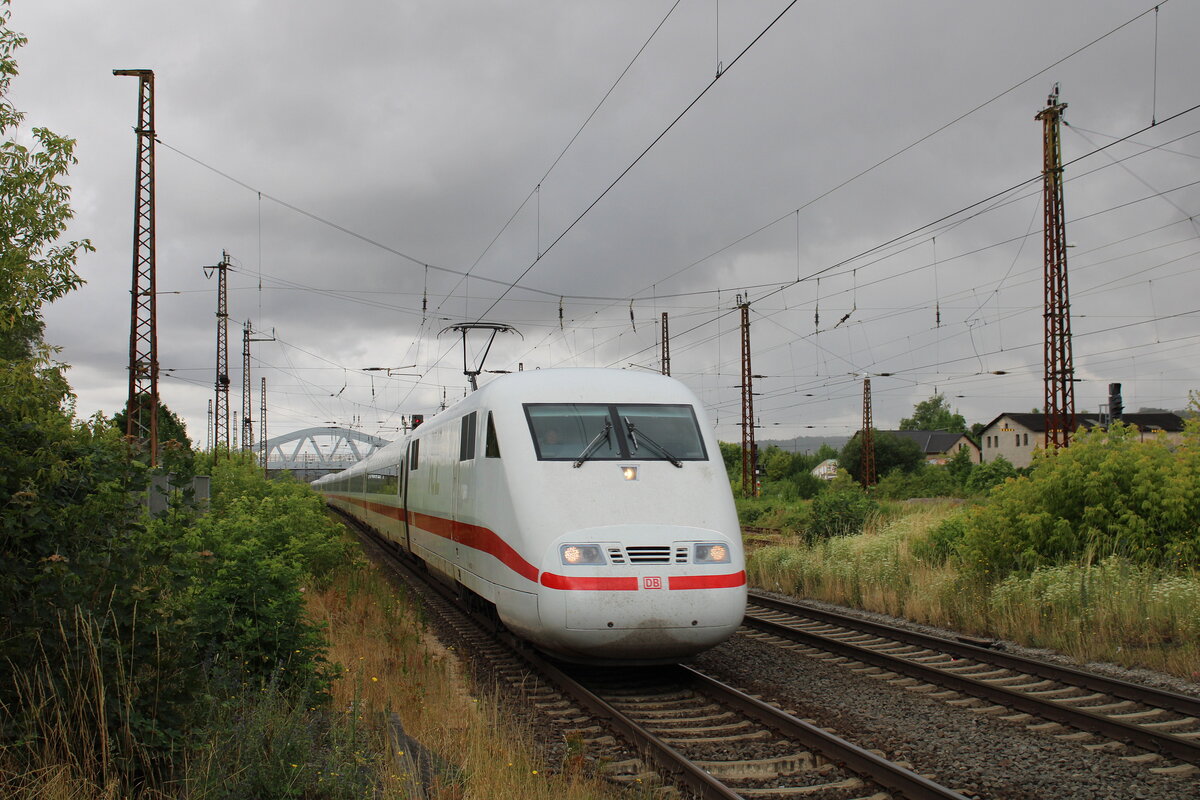 DB 401 002-1  Jever  als ICE 2925 von Wiesbaden Hbf nach Leipzig Hbf, am 07.07.2025 in Naumburg (S) Hbf.