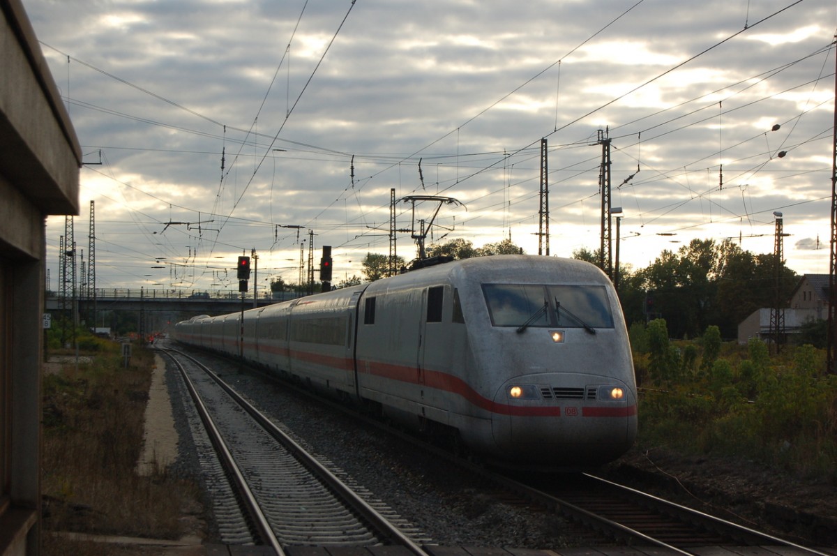 DB 401 076-5 als umgeleiteter ICE 278 von Interlaken Ost nach Berlin Hbf (tief), am 15.09.2013 kurz vor dem im Fahrplan nicht erwehnten Halt in Naumburg Hbf. (Foto: dampflok015)