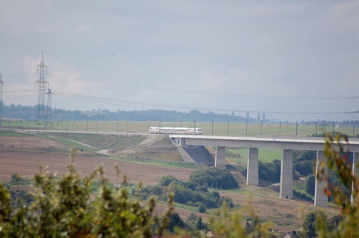 DB 410 102-8 + 410 101-0 als 1. Messfahrt von Erfurt Hbf nach Leipzig, am 01.09.2014 auf der Unstruttalbrücke bei Karsdorf. (Foto: dampflok015)