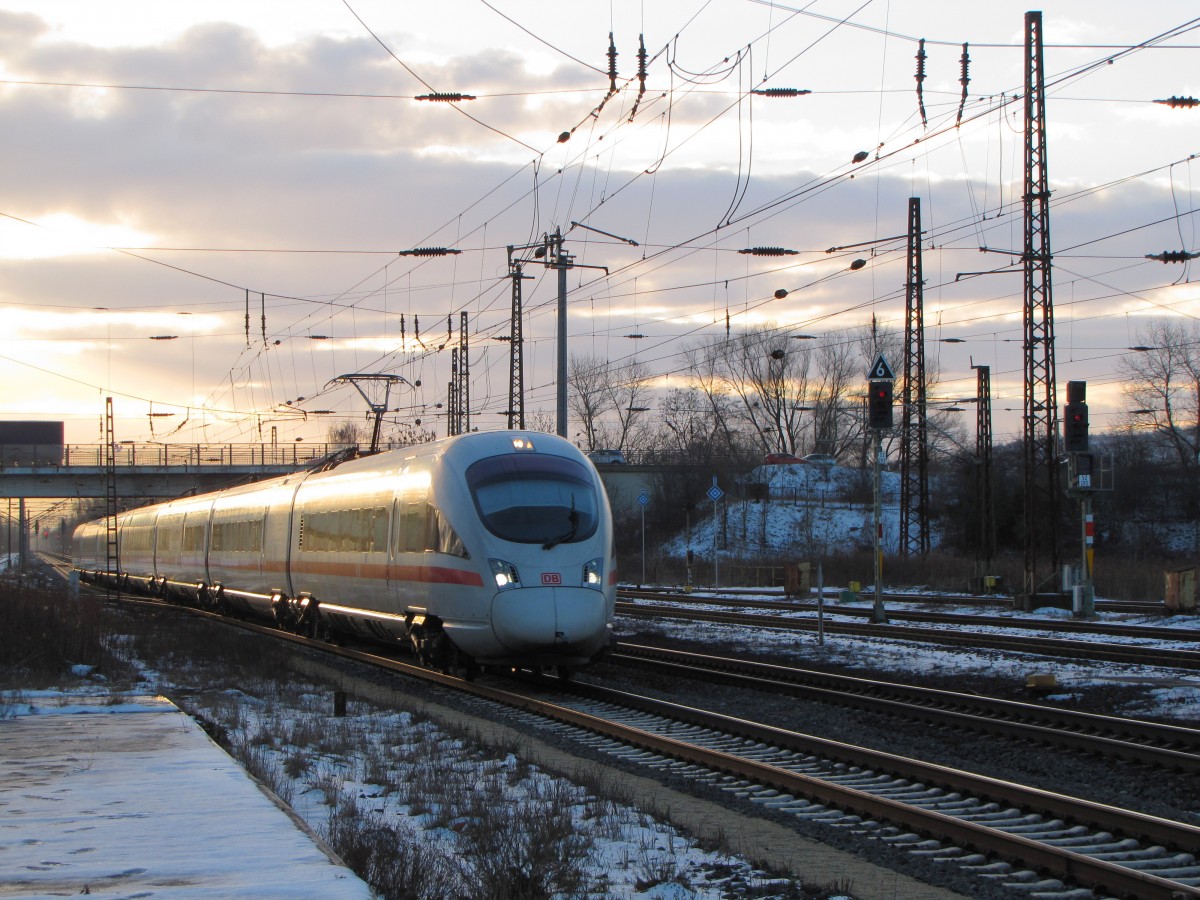 DB 411 xxx als ICE 1606 von M�nchen Hbf nach Stralsund Hbf, am 27.01.2014 bei der Durchfahrt in Naumburg Hbf.