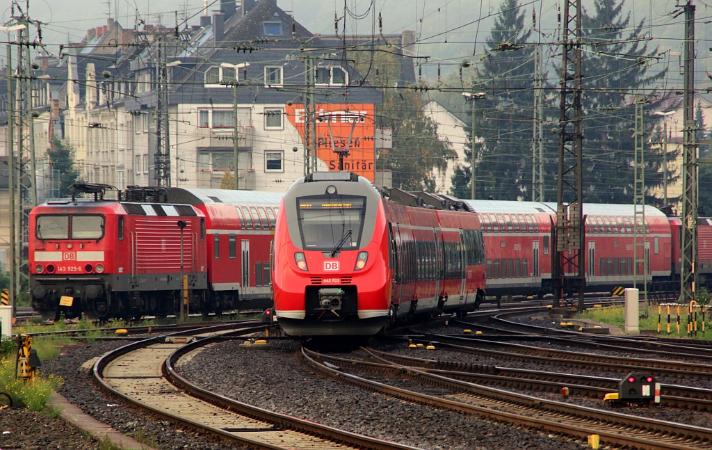 DB 442 203/703 rollt hier in die Abstellung im Hbf Koblenz. 29.09.2012(üaV)