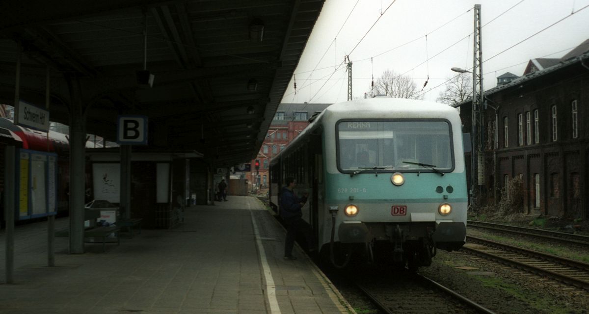DB 628 201-6 Schwerin Hbf 07.04.2001