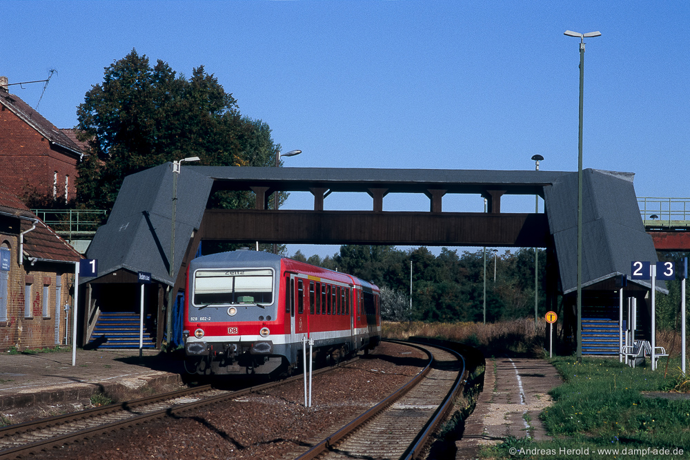 DB 628 602-2 als RB von Wei�enfels nach Zeitz, am 24.09.2006 im Bahnhof Deuben. (Foto: Andreas Herold)