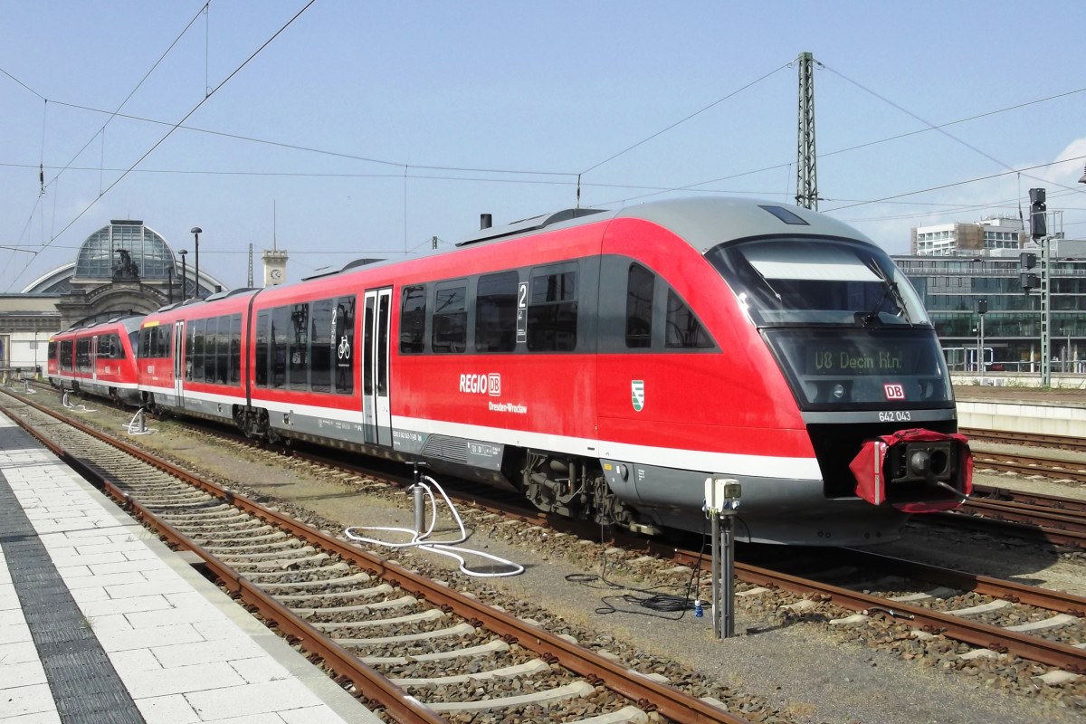 DB 642 043 steht am 12 April 2014 in Dresden Hbf.