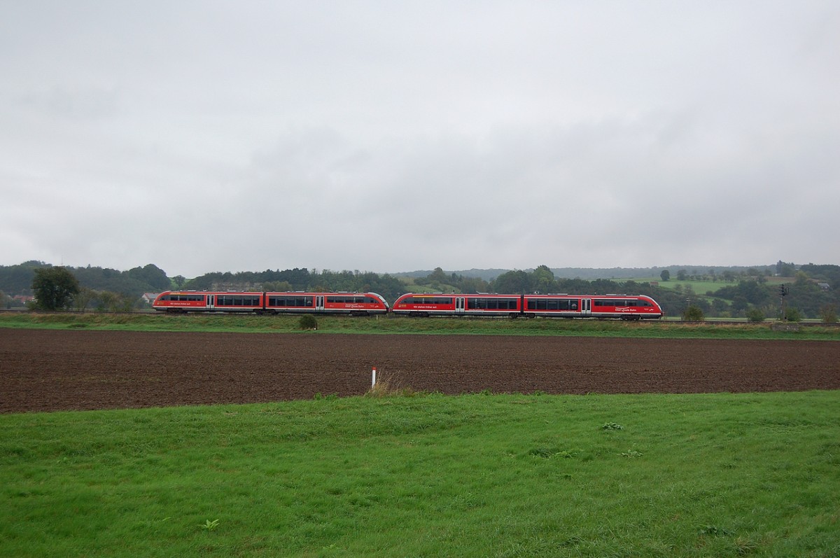 DB 642 221 + 642 719 als RB 34879 von Nebra nach Naumburg Ost, am 14.09.2014 bei Kleinjena. (Foto: dampflok015)