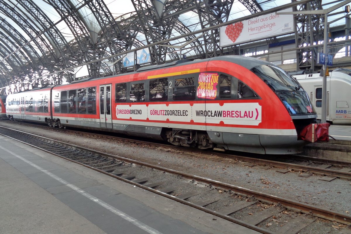 DB 642 535 steht am 8 April 2018 in Dresden Hbf. 