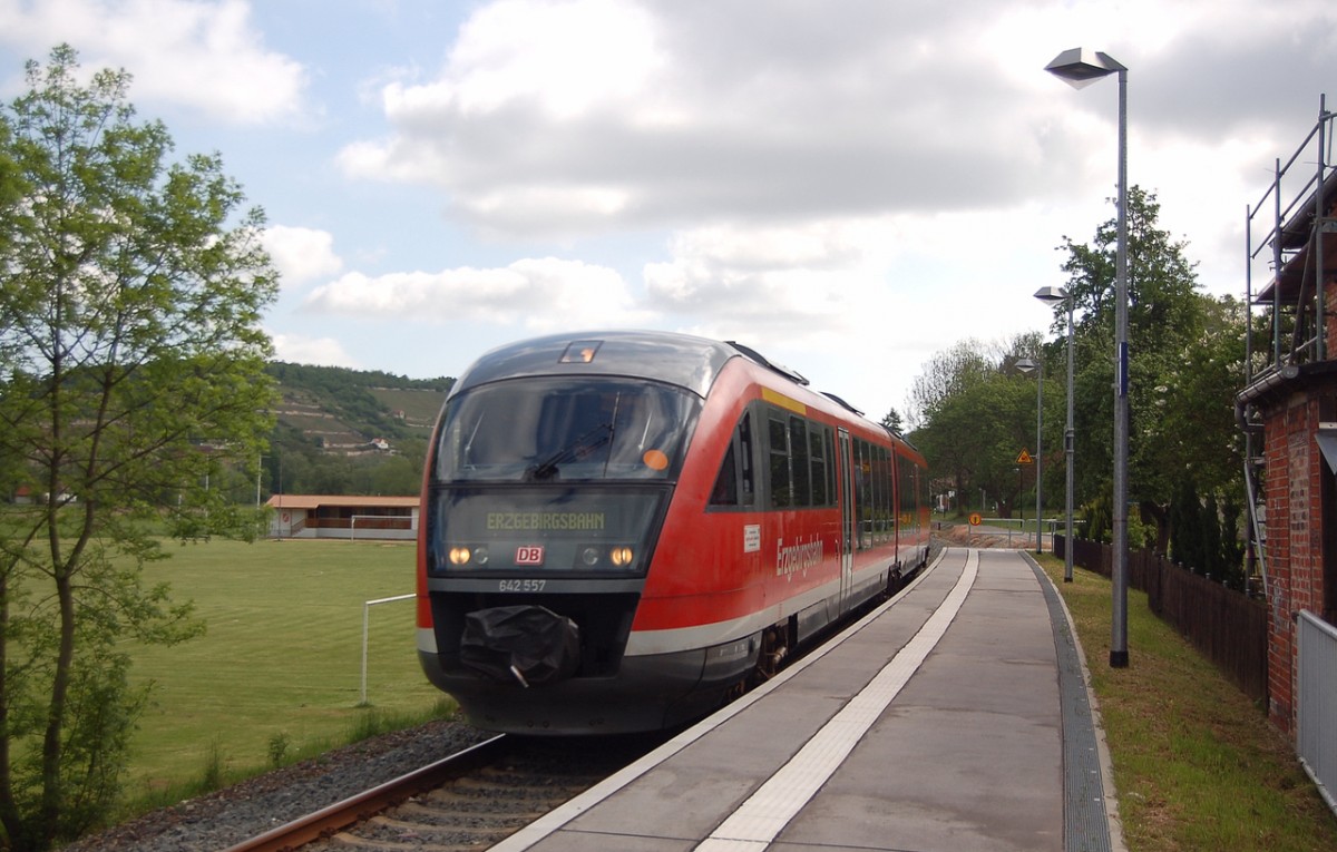 DB 642 557 der Erzgebirgsbahn als RB 23748 von Chemnitz nach Laucha, am 10.05.2014 am Hp Balgst�dt. Die Mitarbeiter der Erzgebirgsbahn machten an dem Tag eine Mitarbeiterfahrt ins Unstruttal nach Freyburg. Der Tw mu�te leer bis Laucha fahren, um dann erst zur�ck nach Naumburg zur Abstellung fahren zu k�nnen. (Foto: dampflok015)