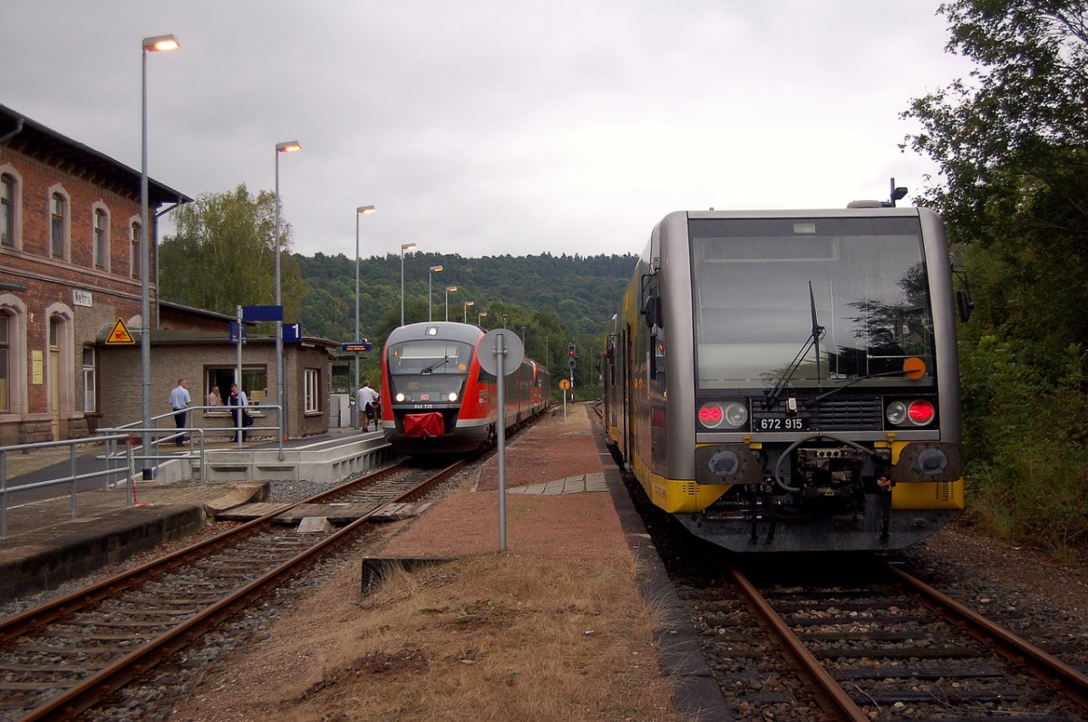 DB 642 724 + 642 195 als RB 34885 nach Naumburg Ost und BLB 672 915 als RB 34952 nach Ro�leben, am 14.09.2014 in Nebra. (Foto: dampflok015)