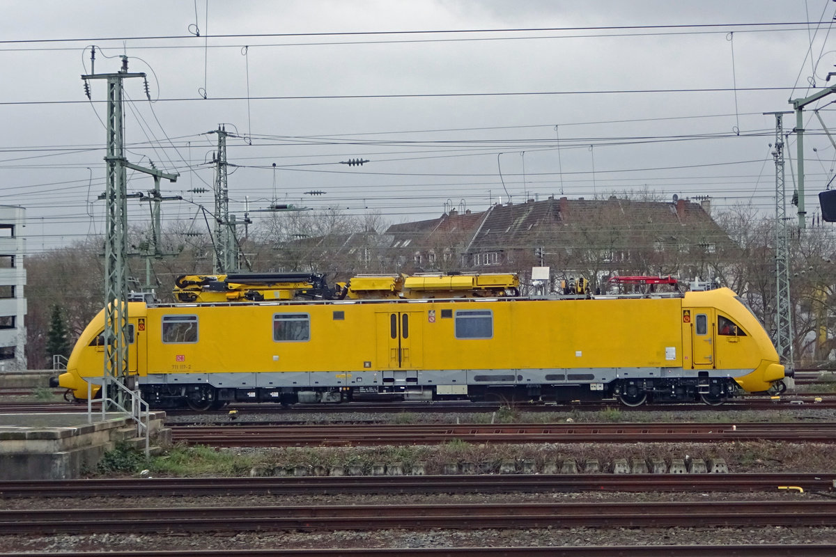 DB 711 117 durchfahrt am 20 Februar 2020 Düsseldorf Hbf.