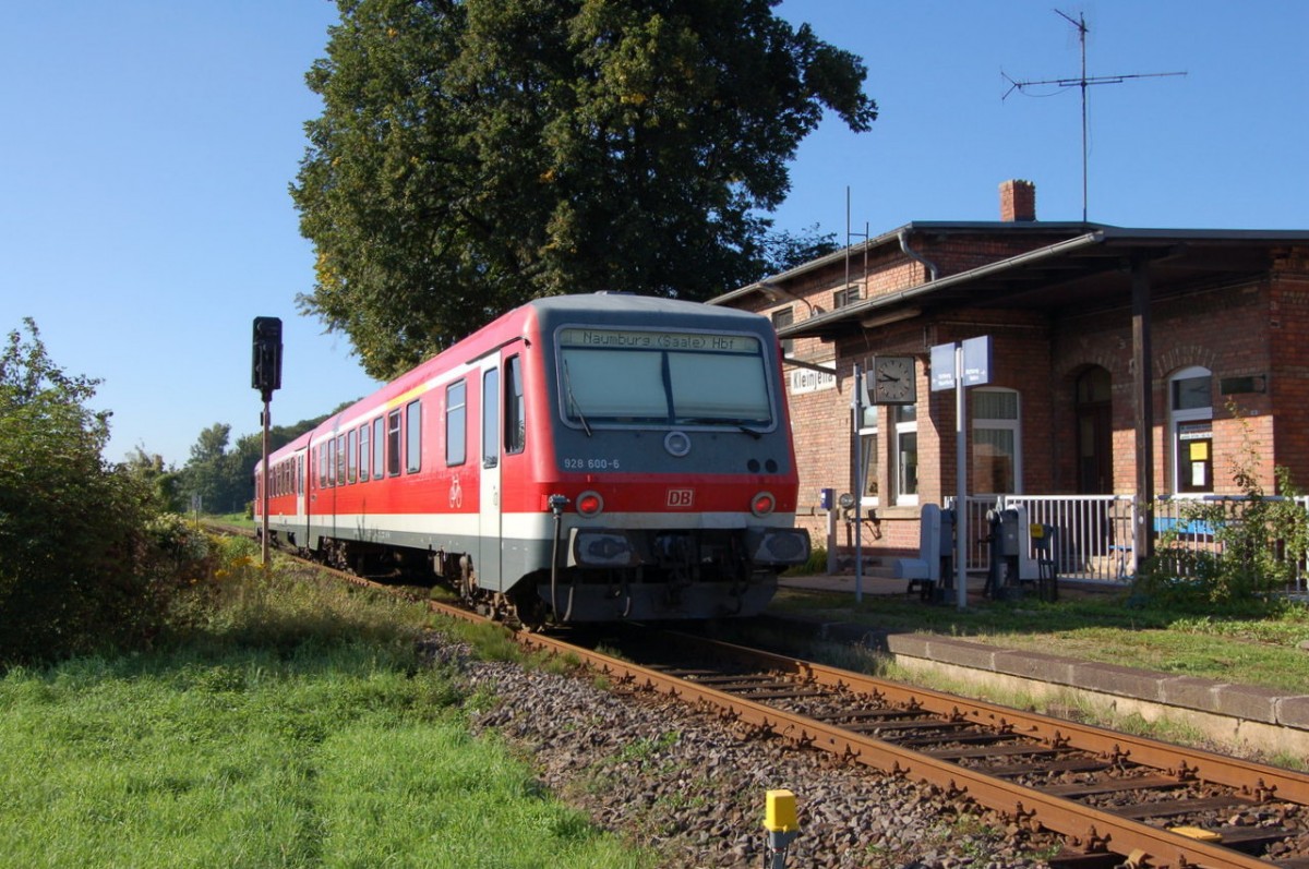 DB 928 600-6 als RB 26965 von Artern nach Naumburg Ost, am 09.09.2006 in Kleinjena. (Foto: dampflok015)