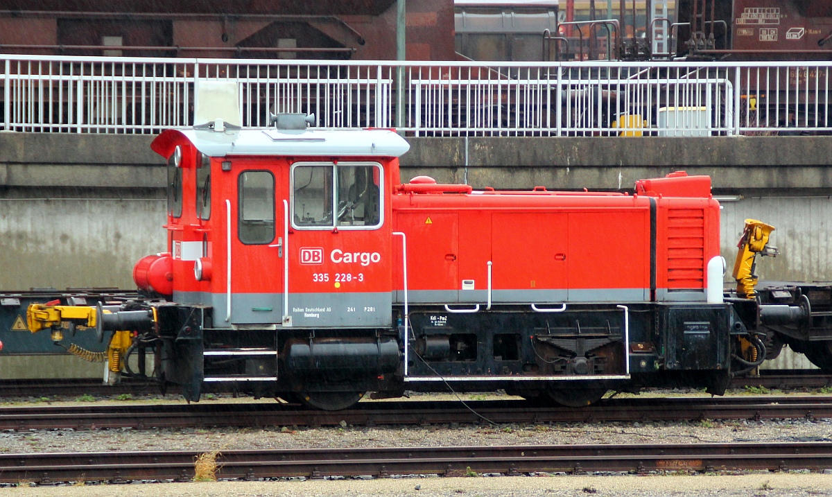 DB Cargo 3335 228-3 steht hier abgestellt im Rbf Maschen. HH-Maschen 07.01.2012(üaVinG)