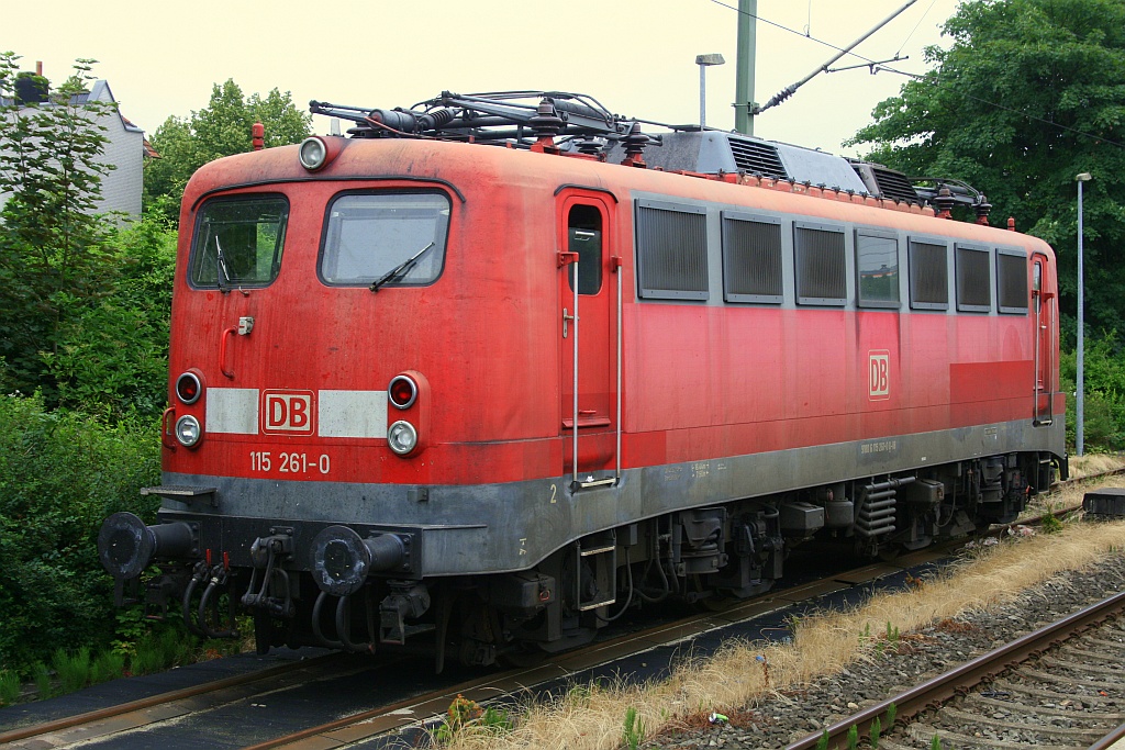 DB E 10 261/115 261-0 abgestellt in Neumünster als PbZ Lok. 05.07.2012