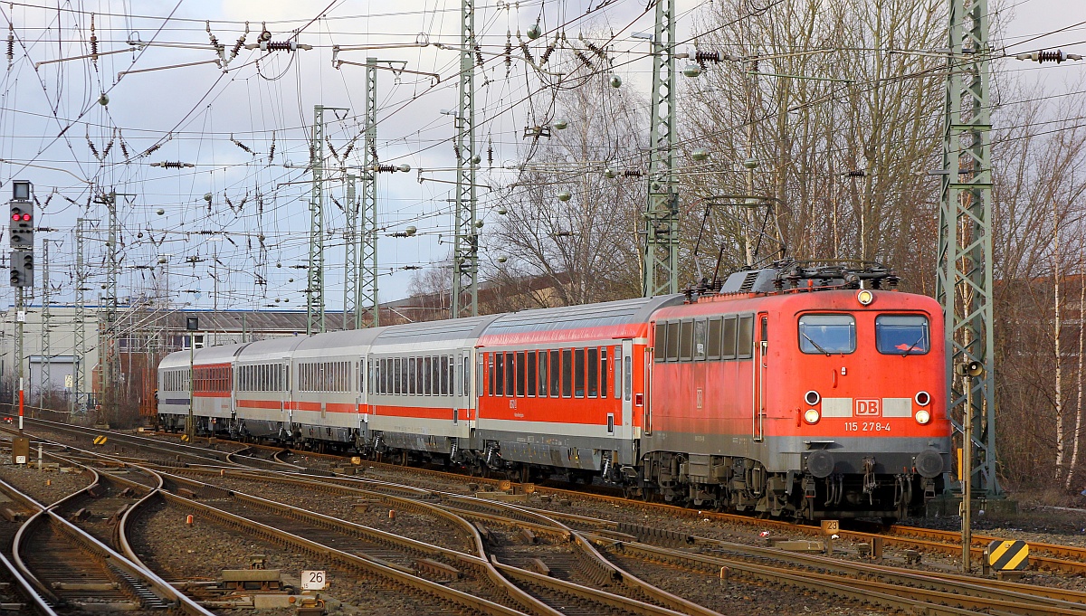 DB E10 278/110 278-9/115 278-4 mit einem Pbz verlässt hier das Werk Neumünster Richtung Hamburg. Neumünster 24.02.2016