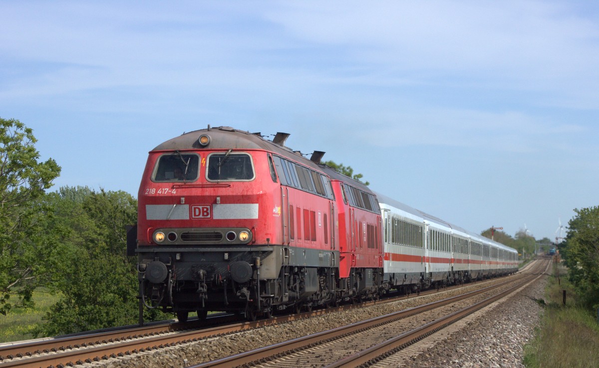 DB Gastlok 218 417 und RP 218 402 mit dem IC 2310 auf dem Weg nach Westerland. Dreieckskoog 31.05.2020 II