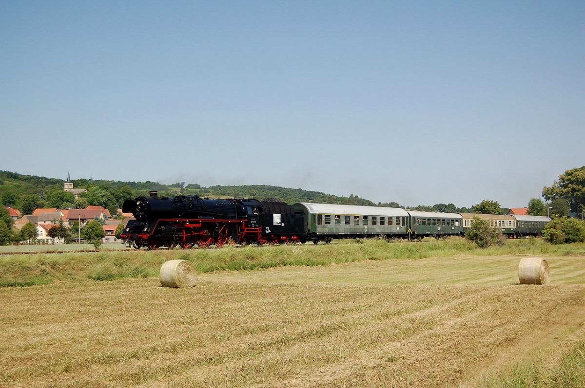DB Museum 03 1010-2 mit dem DPE 80333 von Leipzig Hbf über Freyburg Bbf nach Großheringen anlässlich der Saale-Weinmeile, am 08.06.2014 in Kleinjena. (Foto: dampflok015)