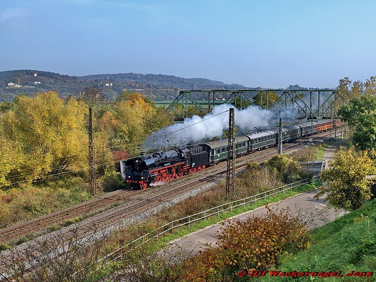 DB Museum 03 1010 am 12.10.2008 mit einem Sonderzug von Berlin nach Weimar im herbstlichen Naumburg (Saale). (Foto: Ulf Wackernagel)