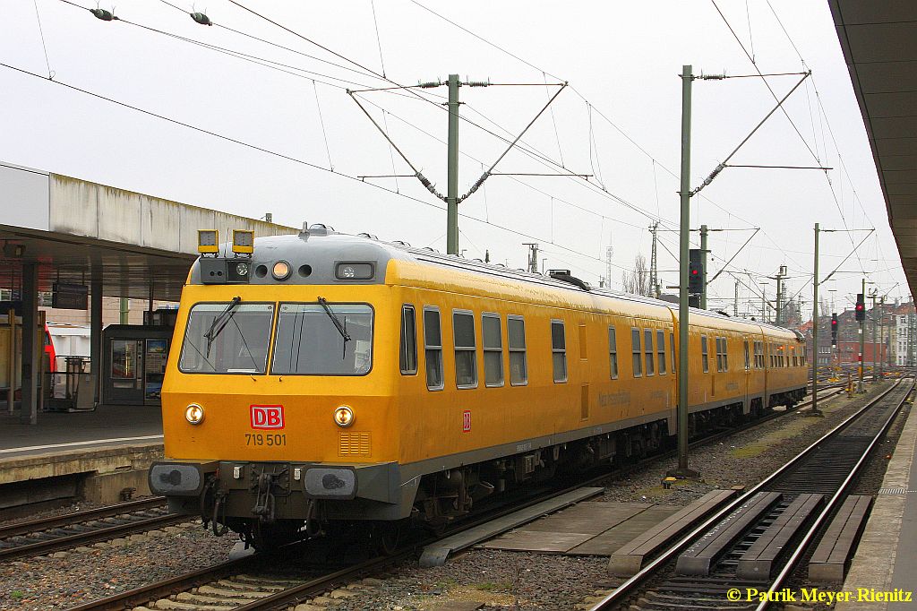 DB Netz 719 501 am 08.04.2015 in Hannover Hbf