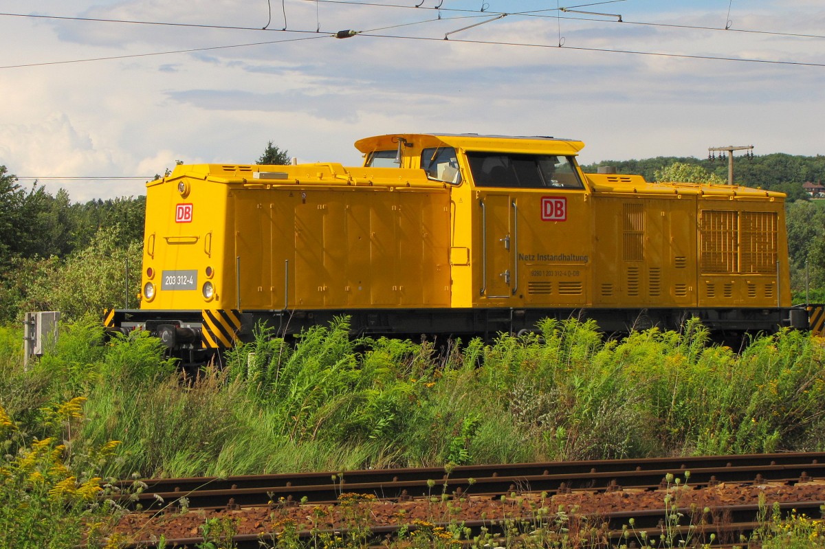 DB Netz Instandhaltung 203 312-4 als Tfzf Richtung Großheringen, am 09.08.2011 in der Überholung in Naumburg Hbf.