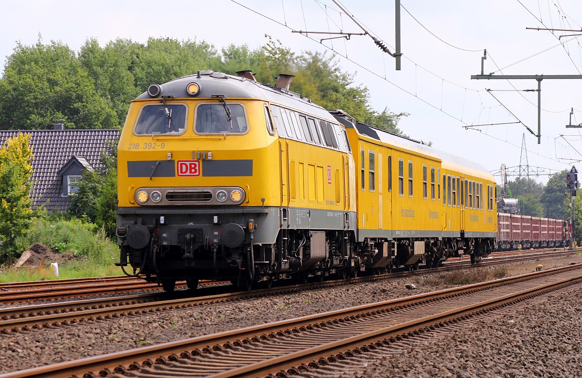 DB Netzinstandhaltung 1218 392-9 mit dem Messwagen 9980 93-60 005-9 und dem Steuerwagen 9980-9360 003-4(Messzug 1 der DB Netzinstandhaltung Fahrwegmessung) aufgenommen in Jübek bei Schleswig. 11.08.2015
