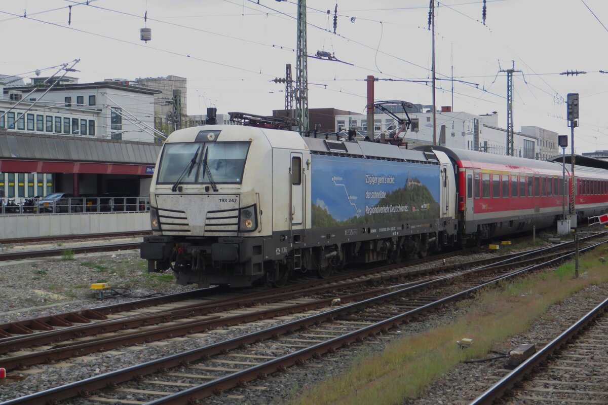 DB Regio 193 247 zieht der schnellste Regio-Express am 17 Mai 2023 aus Ulm Hbf aus nach Stüttgart über die NBS mit Halt in Merklingen.