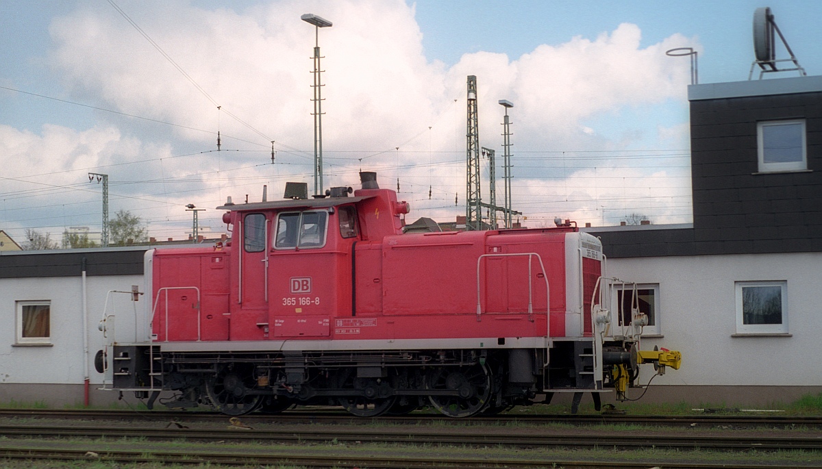 DB V 60 166 / 365 166-8 Gießen Rbf 13.04.2001