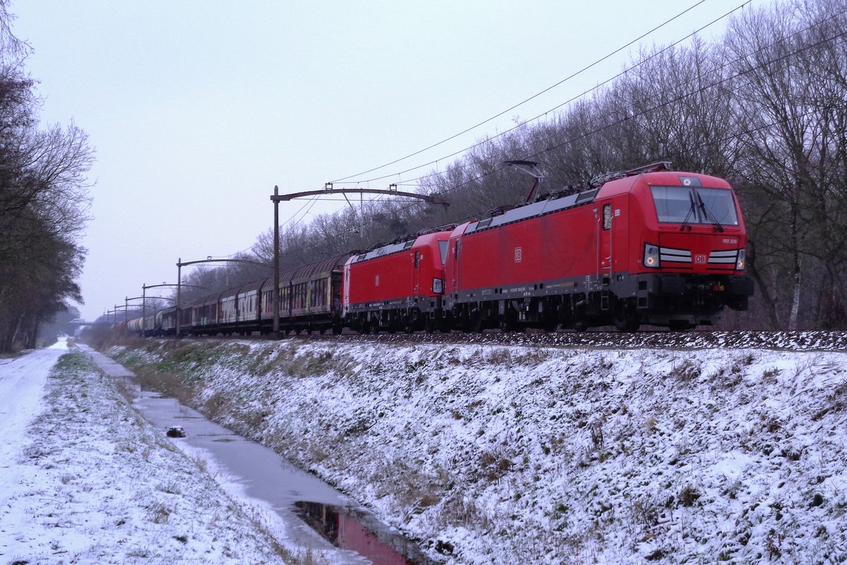 DB Vectron 193 326 schleppt ein Mischguterzug durch Tilburg Oude warande am 24 Jänner 2019.