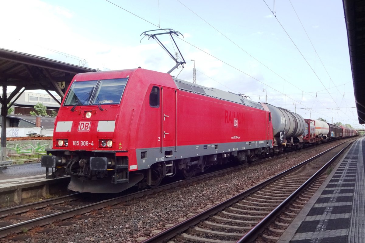 DBC 185 308 durchfahrt am 7 Juni 2019 Bonn-Beuel. 