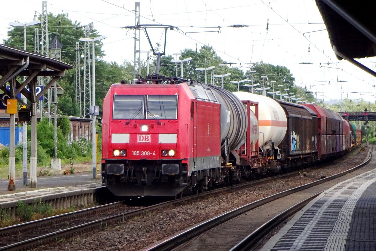 DBC 185 308 durchfahrt am 7 Juni 2019 Bonn-Beuel. 