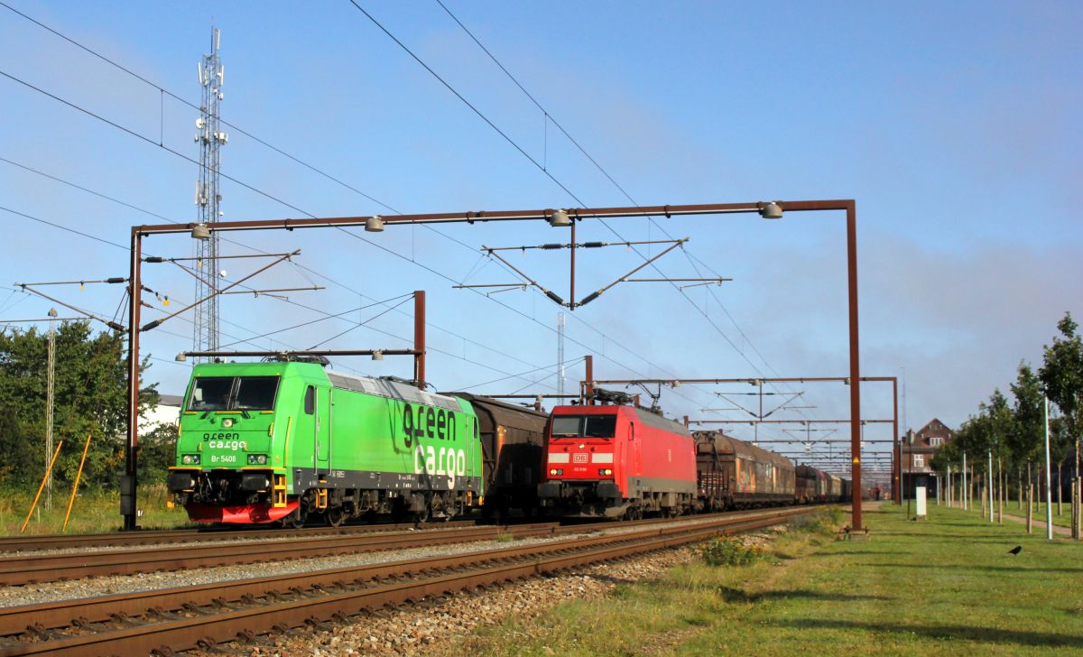 DBCSC EG 3106 mit langem MIscher und GC 5406 mit dem Lineas-Gz warten auf Ausfahrt in Padborg/DK 24.08.2019