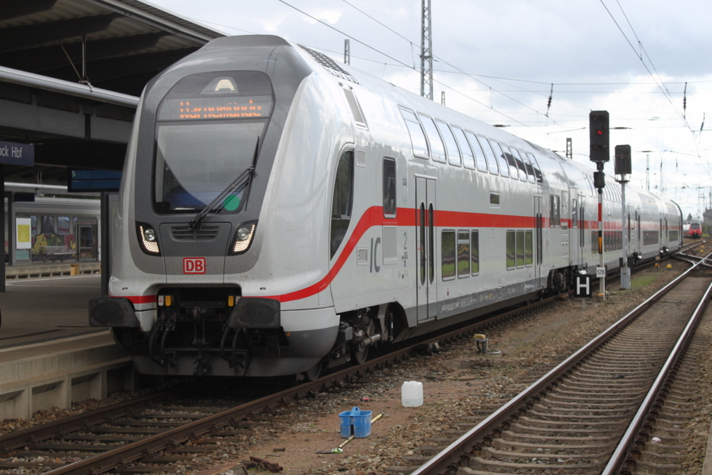 DBpbzfa 668.2 als IC 2388(Leipzig-Warnemünde)bei der Einfahrt im Rostocker Hbf.19.08.2017