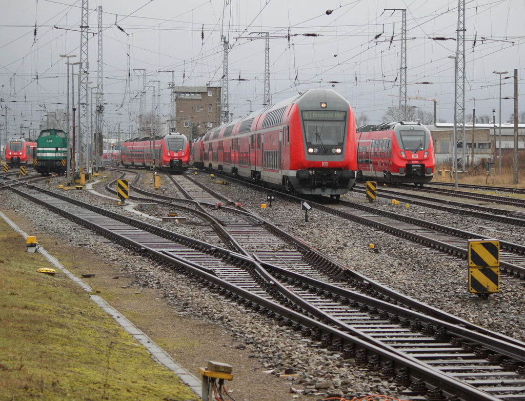 DBpbzfa 766.1 als RE 4309 von Hamburg Hbf nach Rostock Hbf bei der Einfahrt im Rostocker Hbf.12.02.2016