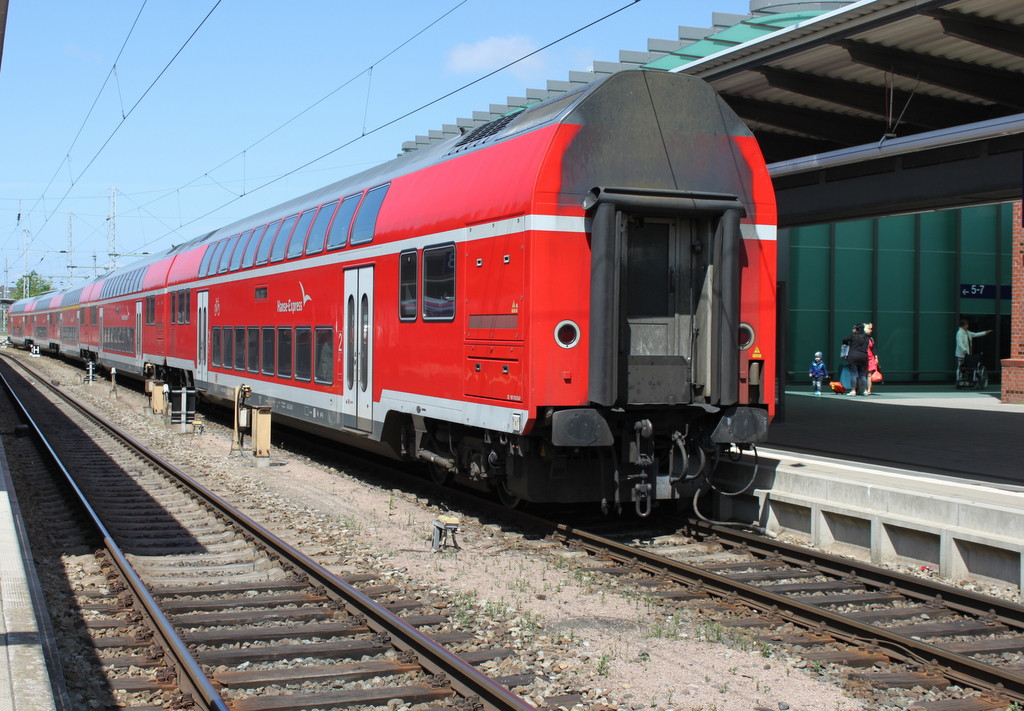 DBpza 780.0 stand am Mittag des 10.06.2016 im Rostocker Hbf ohne Lok.