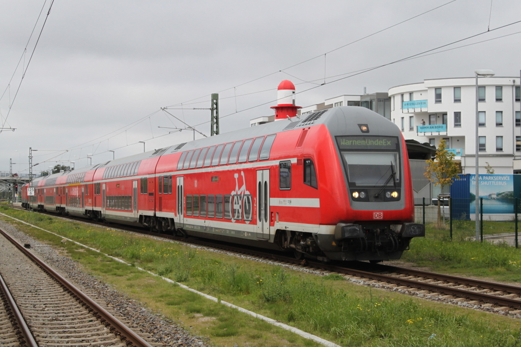 DBpzfa 766.1 als RE 18490 von Berlin Hbf(tief)nach Warnemünde bei der Durchfahrt in Warnemünde Werft.21.09.2019