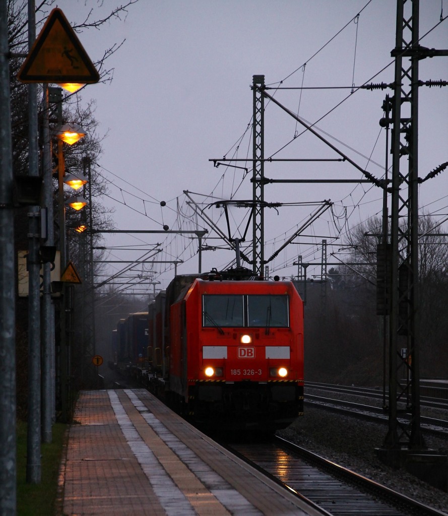 DBS/RSC 0185 326-3 mit dem 40546 rauscht hier durch das regnerische Schleswig. 09.02.2014