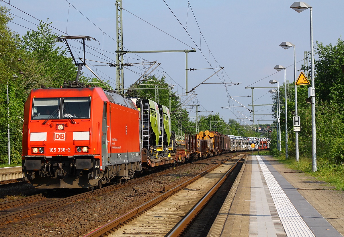DBS/RSC 0185 336-2 passiert hier mit einer  LÜ Berta  den Bahnhof Schleswig via Gleis 2 Richtung Dänemark. 19.05.2014