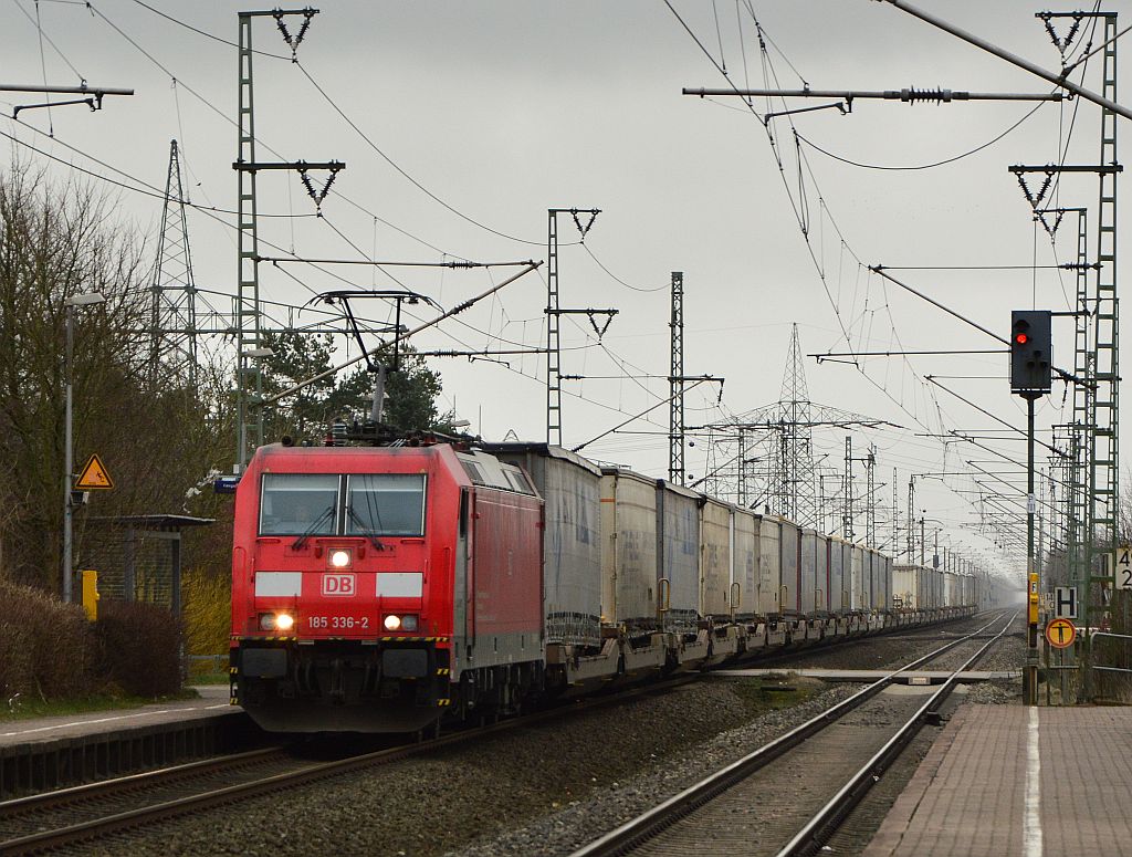 DBS/RSC 185 336-2 mit dem Rhenus/Ewals KLV fährt hier durch Jübek in S-H, Gruß zurück an den Tf! Jübek 01.02.2013