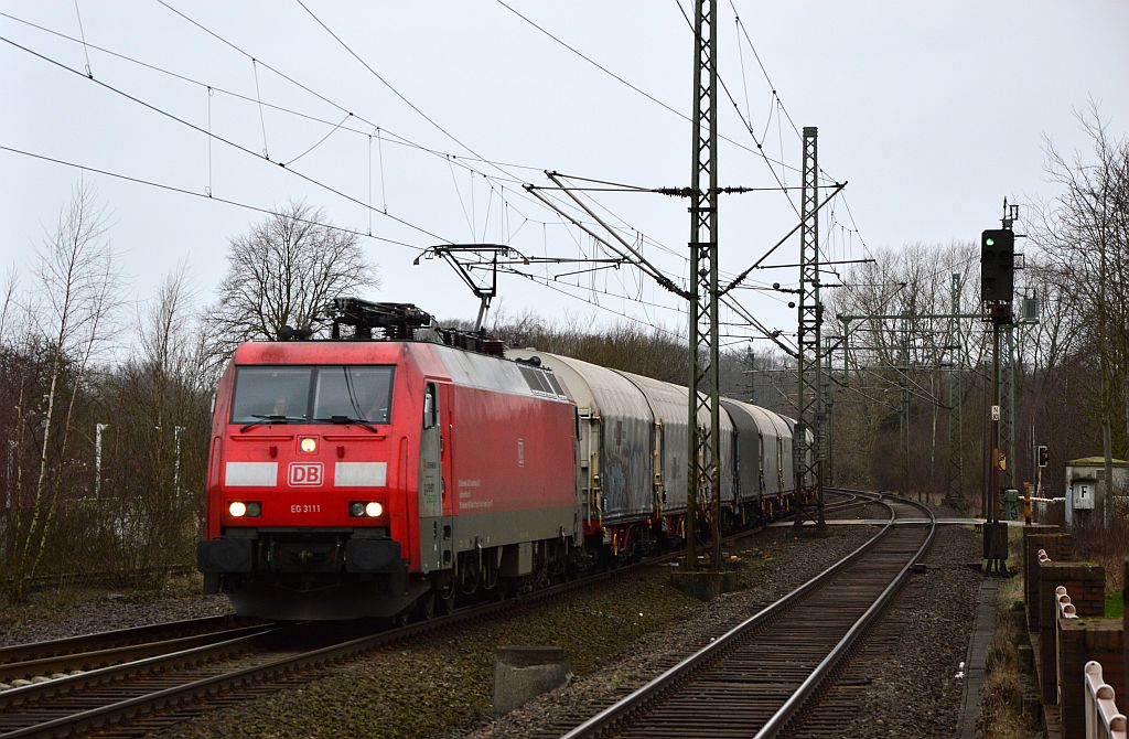 DBS/RSC EG 3111 mit extralangem Güterzug fährt hier durch Schleswig. 31.01.2013