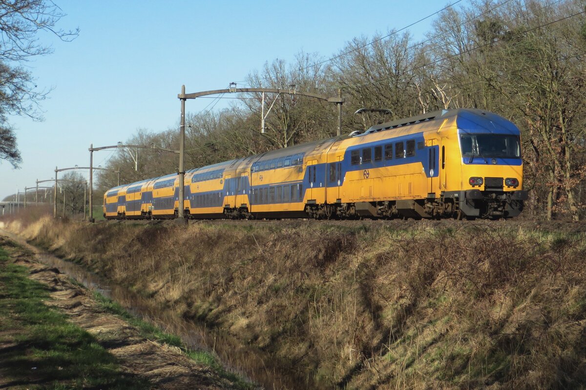 DDZ 7618 passiert Tilburg Oude Warande am 8 März 2022.