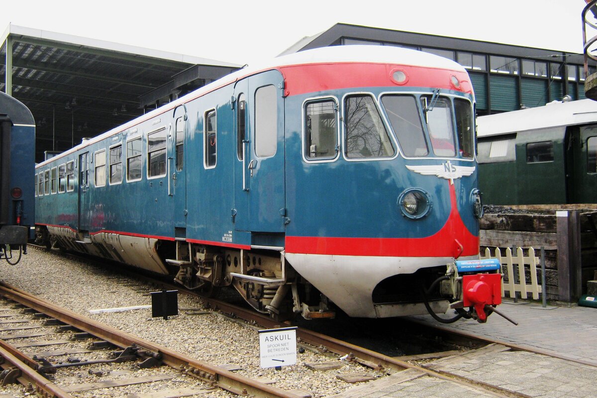 DE-41 steht am 4 Mrz 2012 ins NSM in Utrecht-Maliebaan.