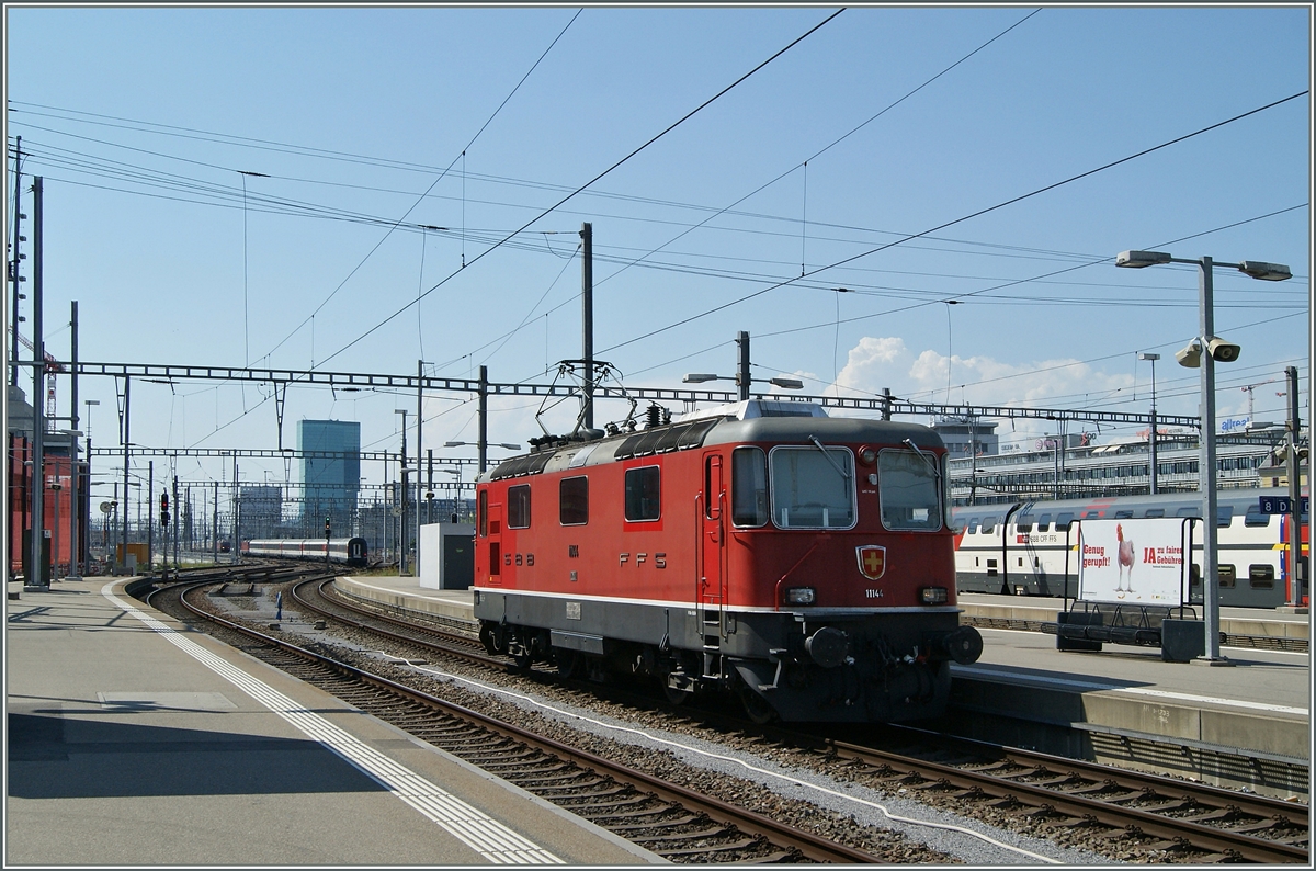 Dei SBB Re 4/4 II 11144 in Zürch HB. 
6. Juni 2015