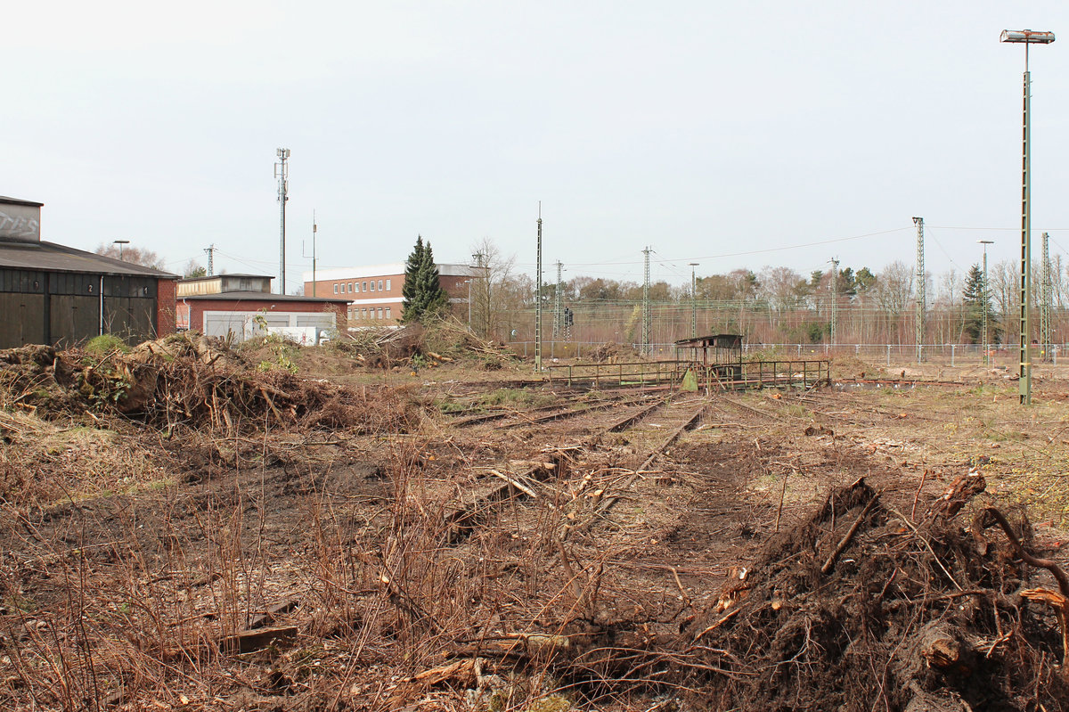 Denkmalgeschützter Lokschuppen plus Drehscheibe sind aus dem Dornröschenschlaf geholt wurden. Buchholz (Nordheide) 03.04.2016