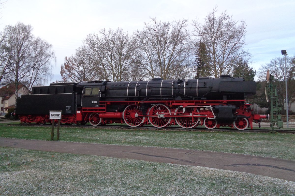 Denkmallok 01 220 steht auch am 3 Januar 2019 in Treuchtlingen.