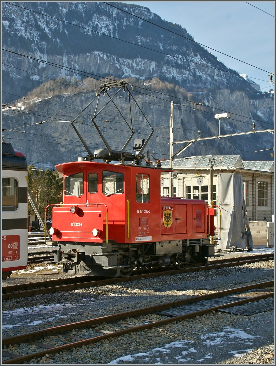 Der 1962 gebaute Brüngibahn ZB Te 171 203-3  Meiringen  rangiert in Meiringen.

5. Februar 2011 